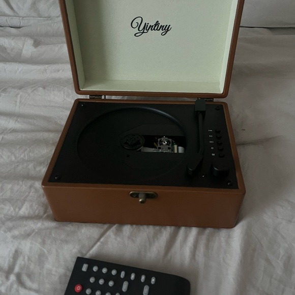 Brown Lockable Storage Box - Picture 2 of 2